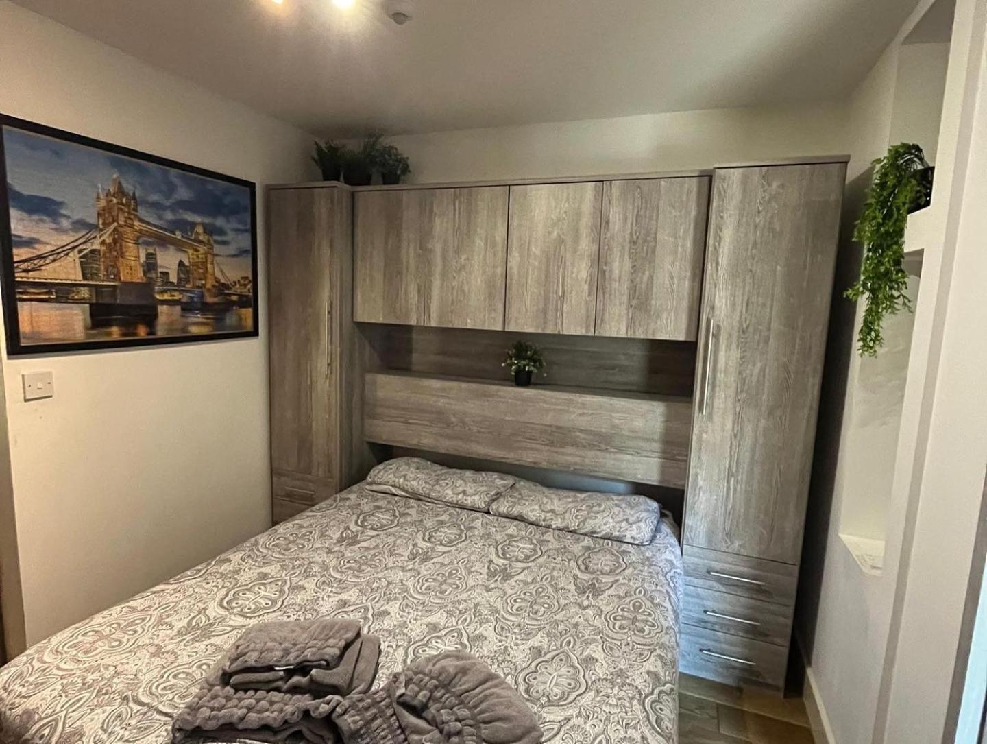 Two-Bedroom Cosy Country Lodge With Private Patio Greenhithe Exterior foto