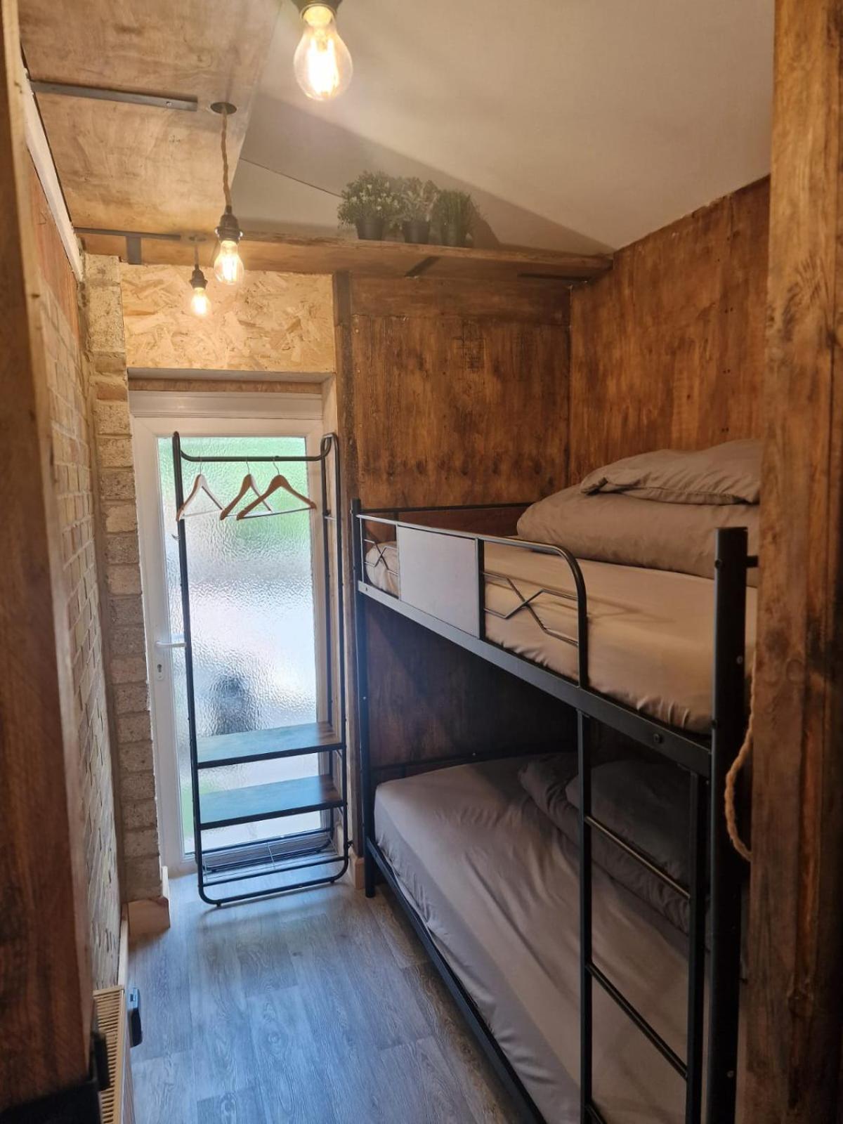 Two-Bedroom Cosy Country Lodge With Private Patio Greenhithe Exterior foto
